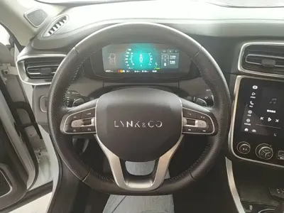 Lynk & Co 01 EM-P 2019, 47400 км, за 8725.55 USD - фото 11