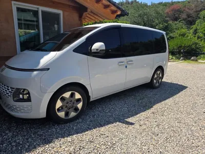 Hyundai Staria 2022, 65000 км, за 15137.5 USD