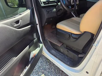 Hyundai Staria 2022, 65000 км, за 15137.5 USD