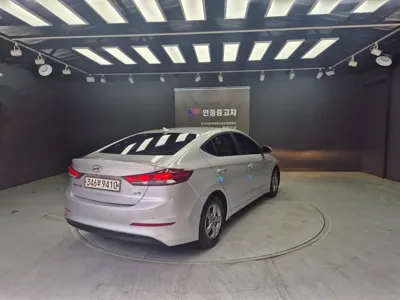 Hyundai Avante 2017, 120538 км, за 4355.46 USD