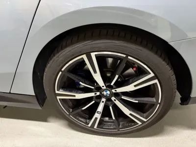 BMW 5-Series 2025, 9480 км, за 62665.3 USD - фото 6