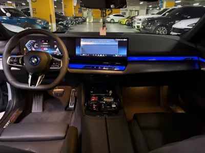 BMW 5-Series 2025, 9480 км, за 62665.3 USD - фото 7