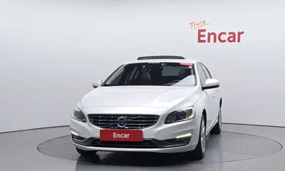 Volvo S60 2015, 132501 км, за 4102.67 USD