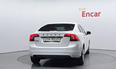 Volvo S60 2015, 132501 км, за 4102.67 USD