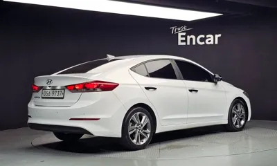 Hyundai Avante 2018, 159642 км, за 5185.77 USD