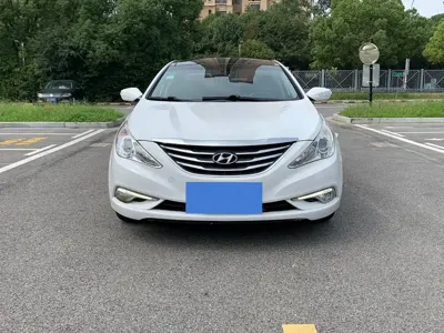 Hyundai Sonata 2013, 90000 км, за 1942.28 USD