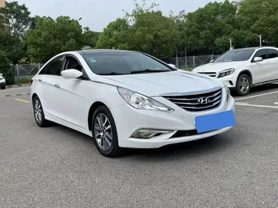 Hyundai Sonata 2013, 90000 км, за 1942.28 USD