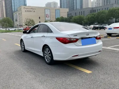 Hyundai Sonata 2013, 90000 км, за 1942.28 USD