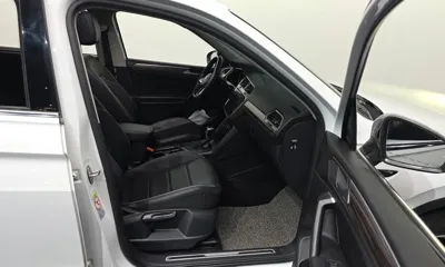 Volkswagen Tiguan 2023, 41351 км, за 18962.67 USD - фото 11