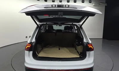 Volkswagen Tiguan 2023, 41351 км, за 18962.67 USD - фото 20