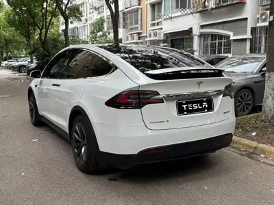 Tesla Model X 2018, 216000 км, за 29134.22 USD