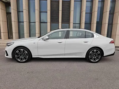 BMW 5 Series 2025, 9000 км, за 45467.04 USD