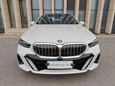 BMW 5 Series 2025, 9000 км, за 45467.04 USD