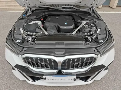 BMW 5 Series 2025, 9000 км, за 45528.84 USD - фото 7