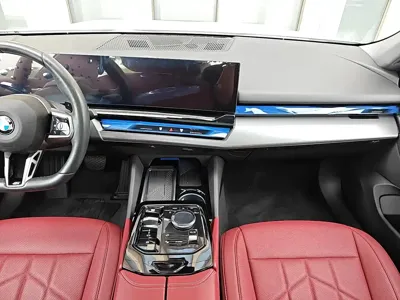 BMW 5 Series 2025, 9000 км, за 45528.84 USD - фото 10