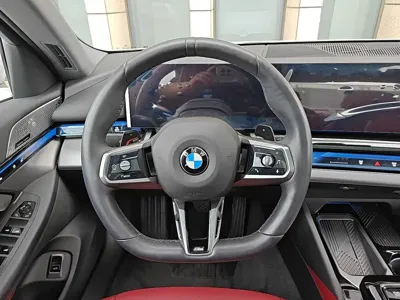 BMW 5 Series 2025, 9000 км, за 45528.84 USD - фото 11