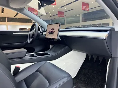 Tesla Model Y 2023, 53000 км, за 26927.08 USD - фото 12