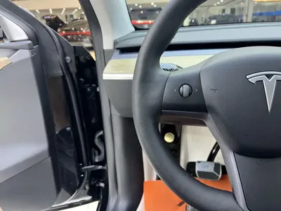 Tesla Model Y 2023, 53000 км, за 26927.08 USD - фото 21