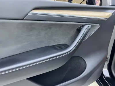 Tesla Model Y 2023, 53000 км, за 26927.08 USD - фото 24