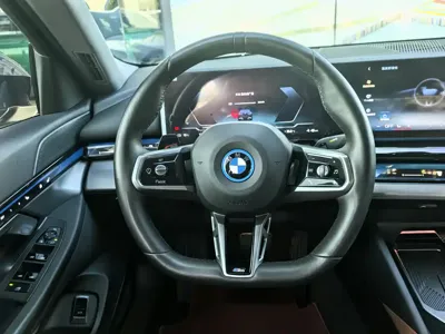 BMW i5 2025, 34000 км, за 35284.78 USD
