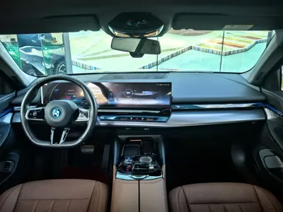 BMW i5 2025, 34000 км, за 35284.78 USD
