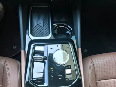 BMW i5 2025, 34000 км, за 35284.78 USD - фото 8