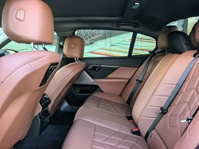 BMW i5 2025, 34000 км, за 35284.78 USD - фото 10