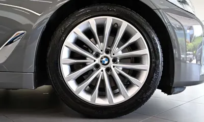 BMW 5-Series 2021, 89903 км, за 18800.43 USD
