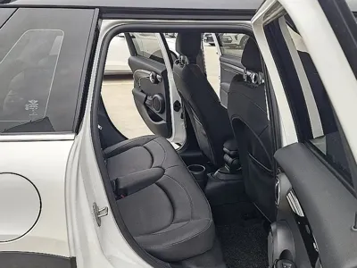 MINI Cooper 2024, 44764 км, за 17509.08 USD - фото 9