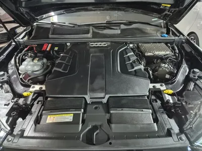 Audi Q7 2021, 60226 км, за 38997.58 USD - фото 6