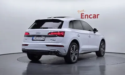 Audi Q5 2023, 21874 км, за 30872.29 USD
