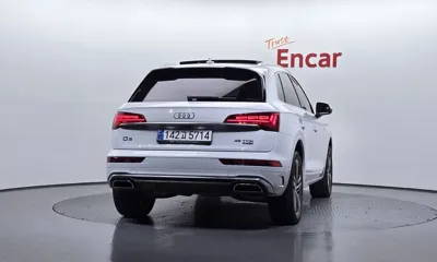 Audi Q5 2023, 21874 км, за 30872.29 USD