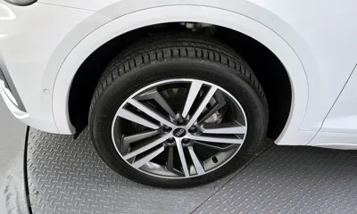 Audi Q5 2023, 21874 км, за 30872.29 USD