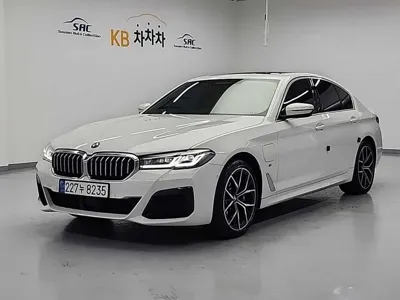 BMW 5-Series · 2021 год