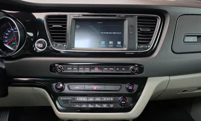 Kia Canival 2015, 121697 км, за 7730.43 USD - фото 16