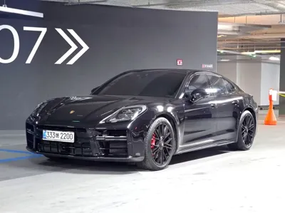 Porsche Panamera · 2025 год