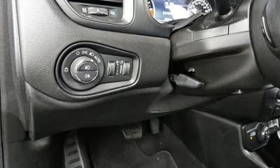 Jeep Renegade 2019, 32576 км, за 11788.07 USD - фото 16