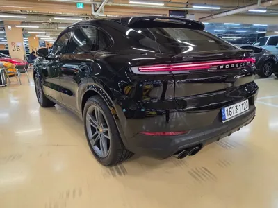 Porsche Cayenne 2024, 38100 км, за 130007.1 USD
