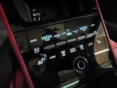 Porsche Cayenne 2024, 38100 км, за 130007.1 USD - фото 9