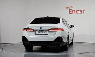 BMW 5-Series 2024, 32425 км, за 65140.1 USD