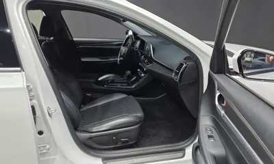 Hyundai Grandeur 2018, 111118 км, за 8861.76 USD - фото 11
