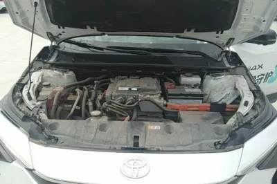 Toyota GAC Toyota bZ4X 2022, 41400 км, за 16637 USD - фото 24