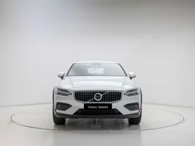 Volvo V60 2026, 22 км, за 34134.17 USD
