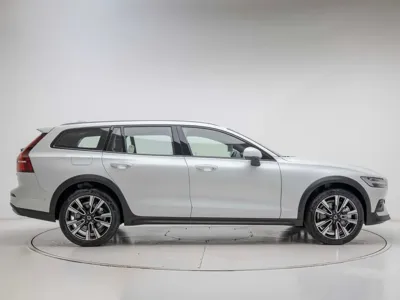 Volvo V60 2026, 22 км, за 34134.17 USD