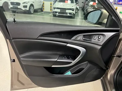 Buick Regal 2016, 126000 км, за 4390.81 USD