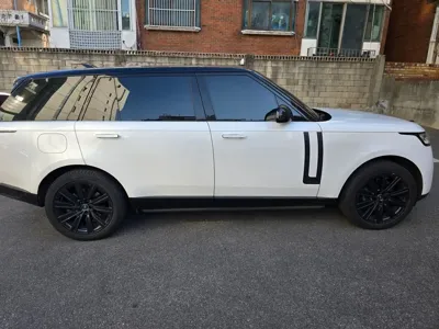 Land Rover Range Rover 2023, 32154 км, за 115712.11 USD