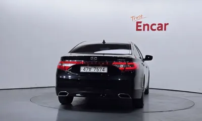 Hyundai Grandeur 2015, 139254 км, за 5144.23 USD