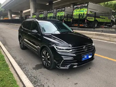 Volkswagen Tiguan L 2022, 40000 км, за 15273.39 USD