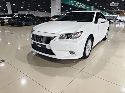 Lexus ES 2014, 50000 км, за 18781 USD