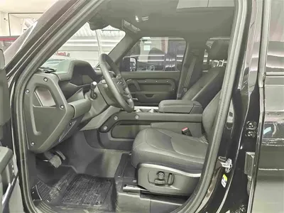 Land Rover Defender 2026, 4600 км, за 112564.03 USD
